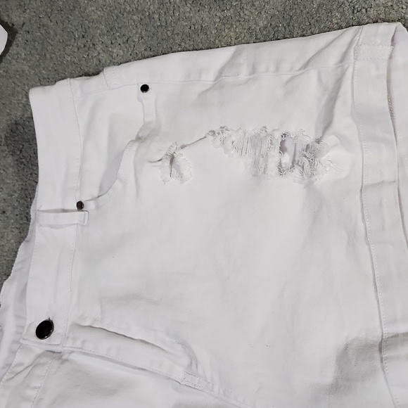 Juniors xl denim stretch Jean shorts white distressed - Picture 3 of 6